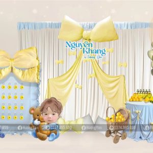 mẫu sinh nhật rèm vàng xanh nơ cho bé trai
